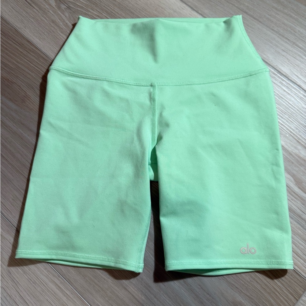 alo yoga shorts